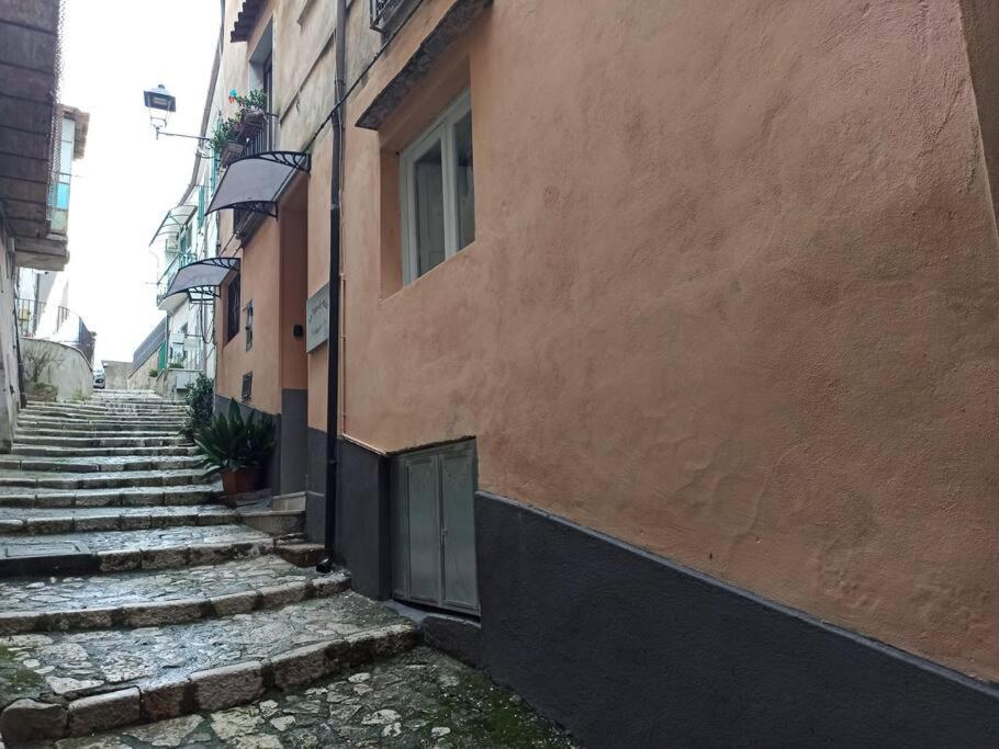 Intero Alloggio - Centro Storico - La Tana Di Aldo- 150 M Da Pepe In Grani Caiazzo Екстер'єр фото